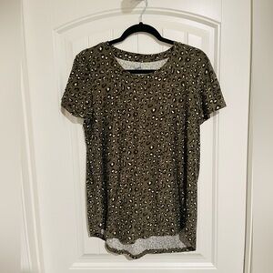 Army green leopard print T-shirt
Brand: Sweet Teas by Pink Rose
Size: XL